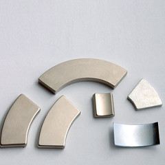 औद्योगिक के लिए स्थायी घुमावदार Neodymium मैग्नेट टाइल Ndfeb आर्क आकार का चुंबक