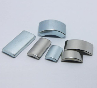 Zn कोटिंग आर्क NdFeB मैग्नेट N35-N52 ISO14001 कस्टम आकार का मैग्नेट